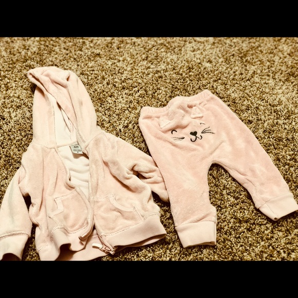 Carters outfit - Picture 1 of 2
